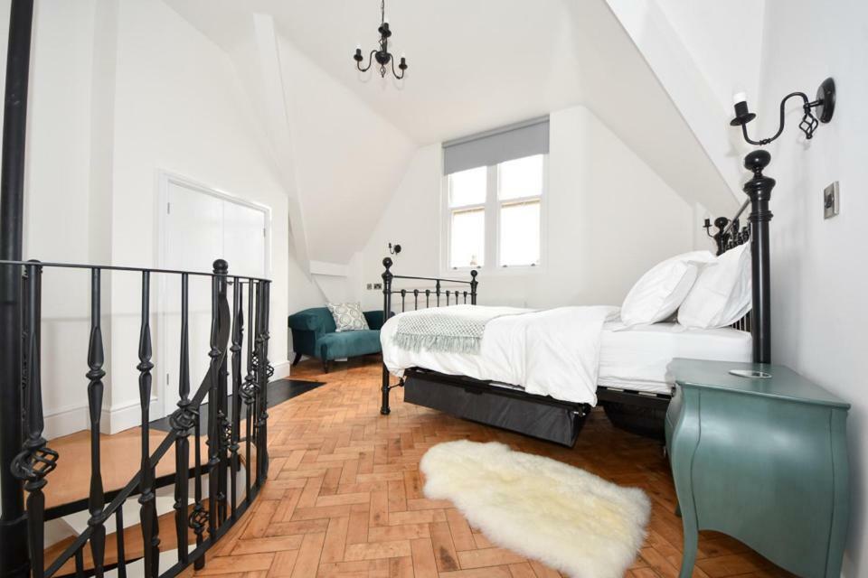 Warwick Post Office Apartment