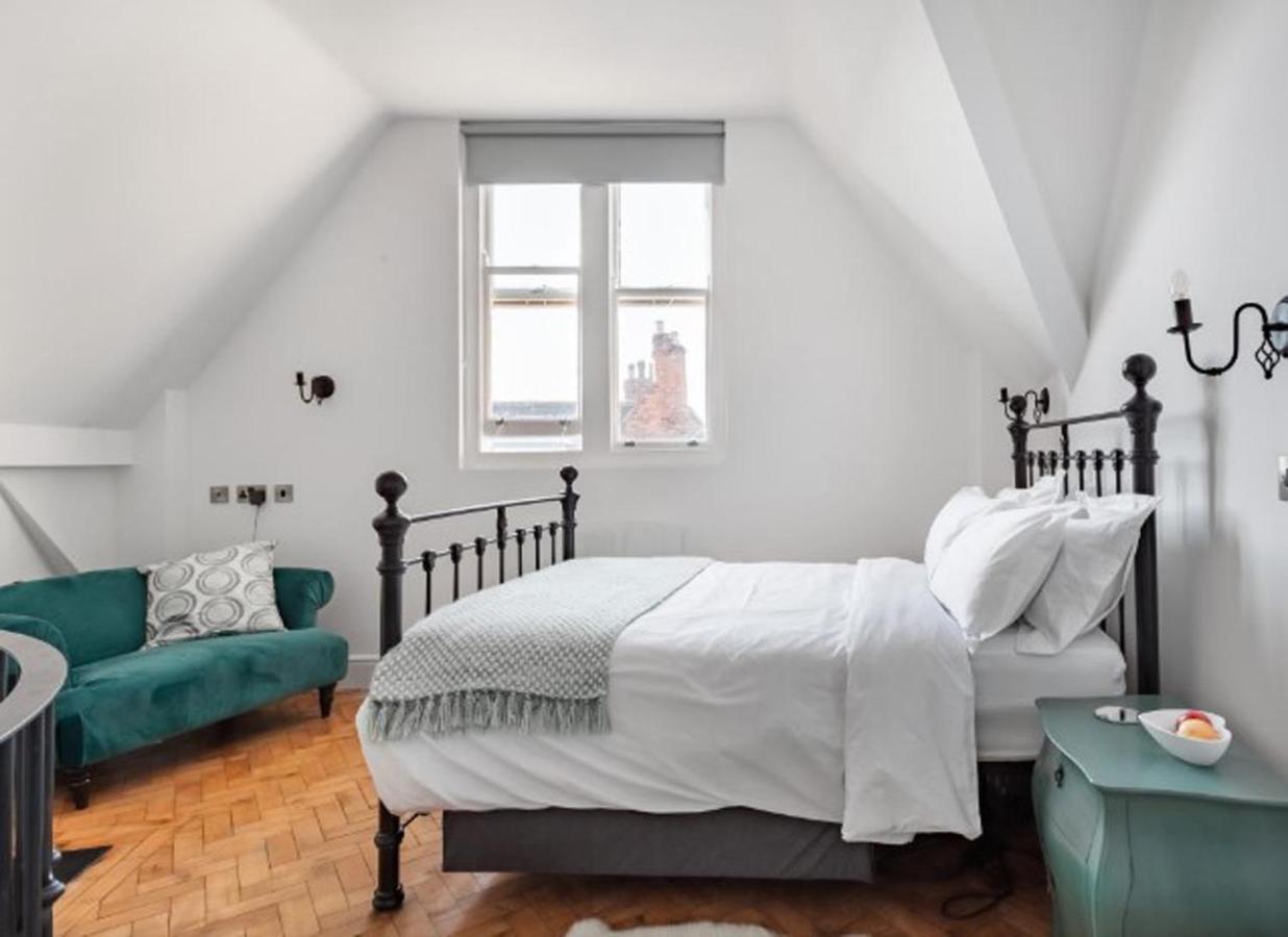 Warwick Post Office Apartment