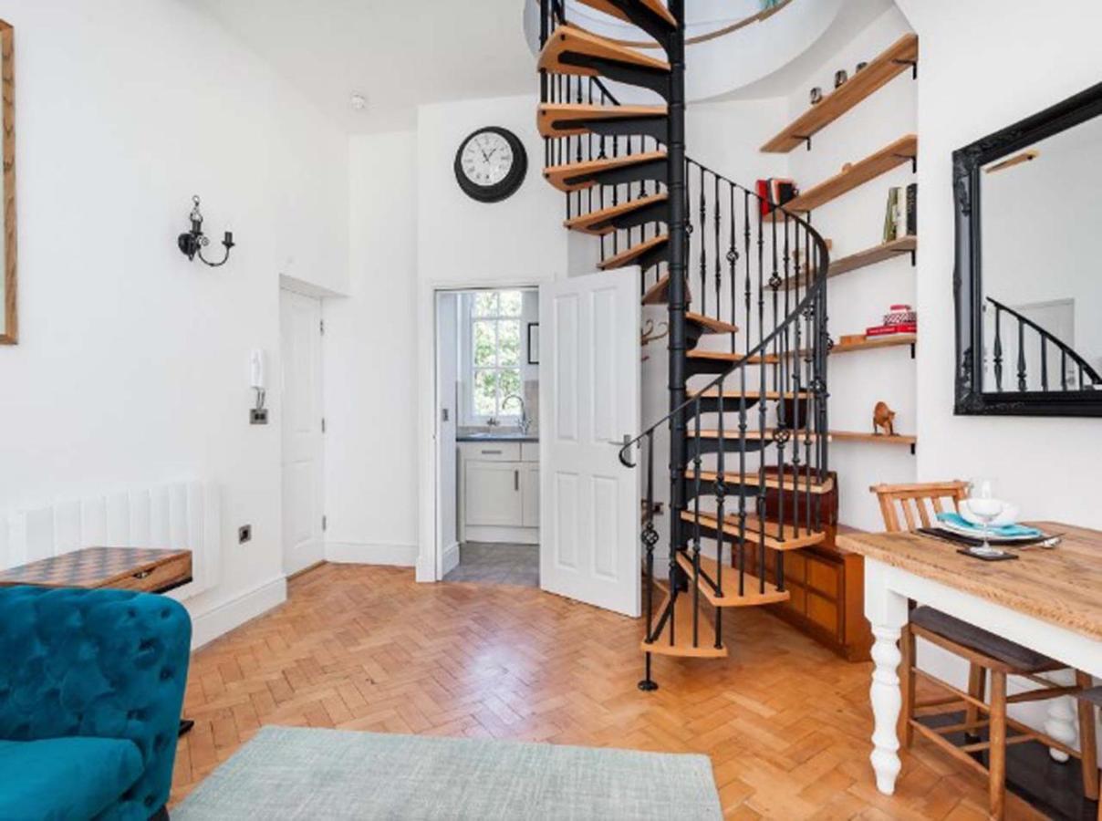 Warwick Post Office Apartment